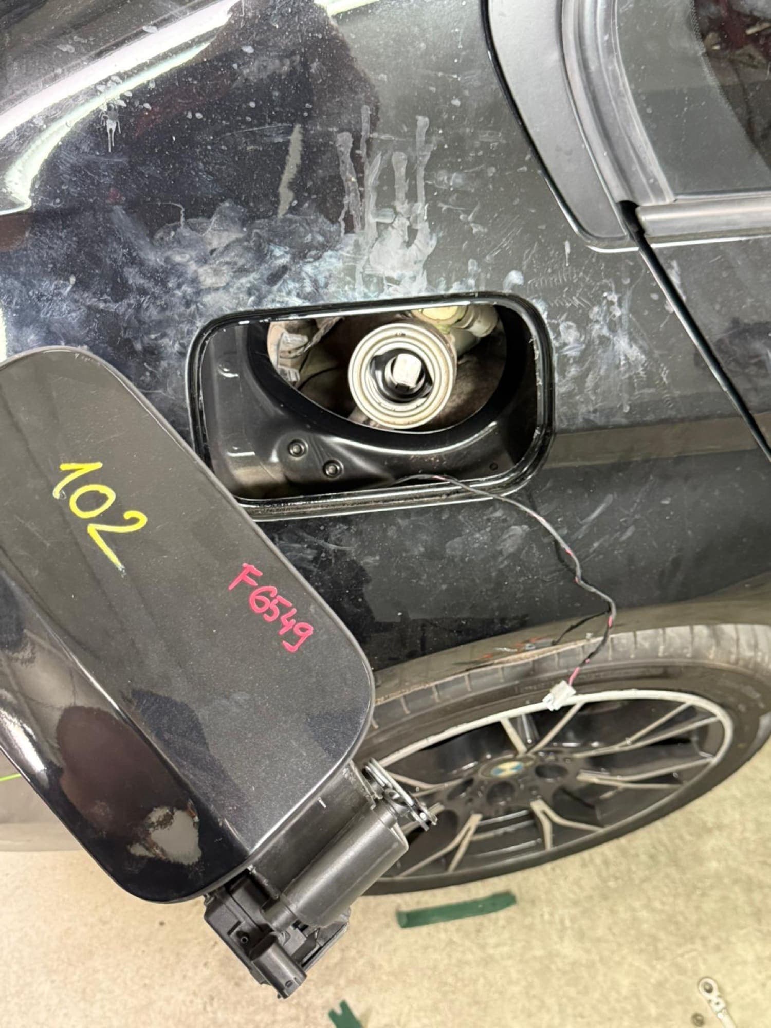 BMW 3 (F30) — Popravak aktuatora poklopca rezervoara