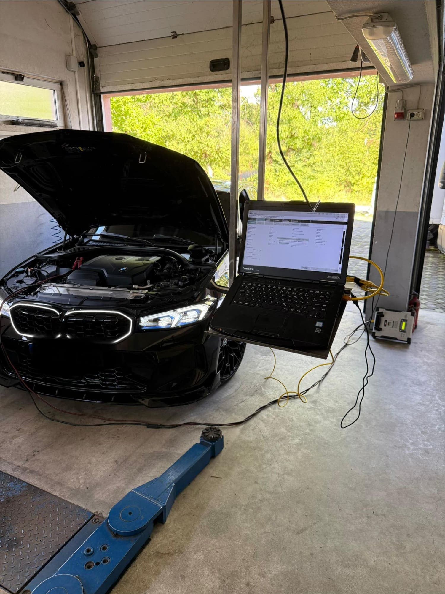BMW 3 (G20) — Programiranje i kodiranje (ISTA, ENET) uz stabilizator napona