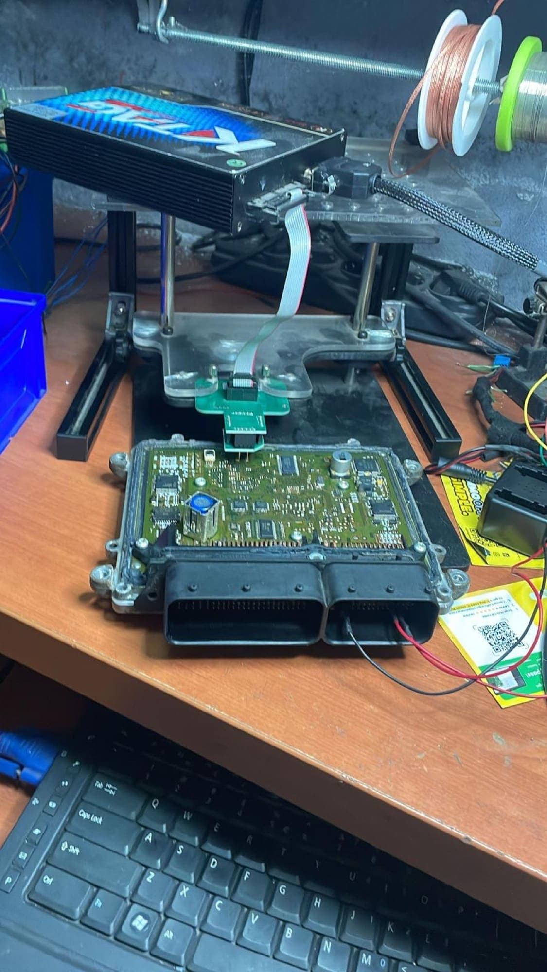 ECU na stolu — Čitanje i pisanje u boot modu (bench)