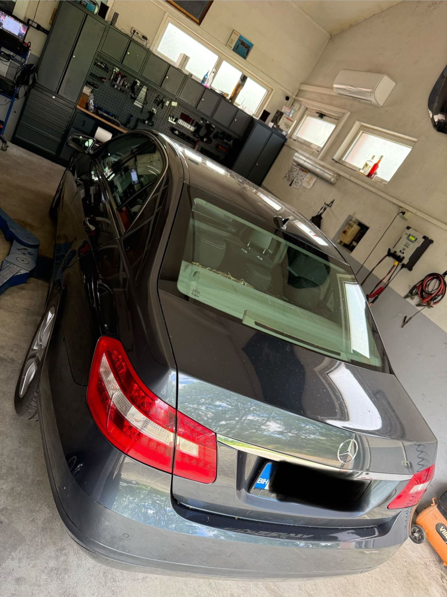Mercedes E-klasa (W212) — Auto elektrika u radionici
