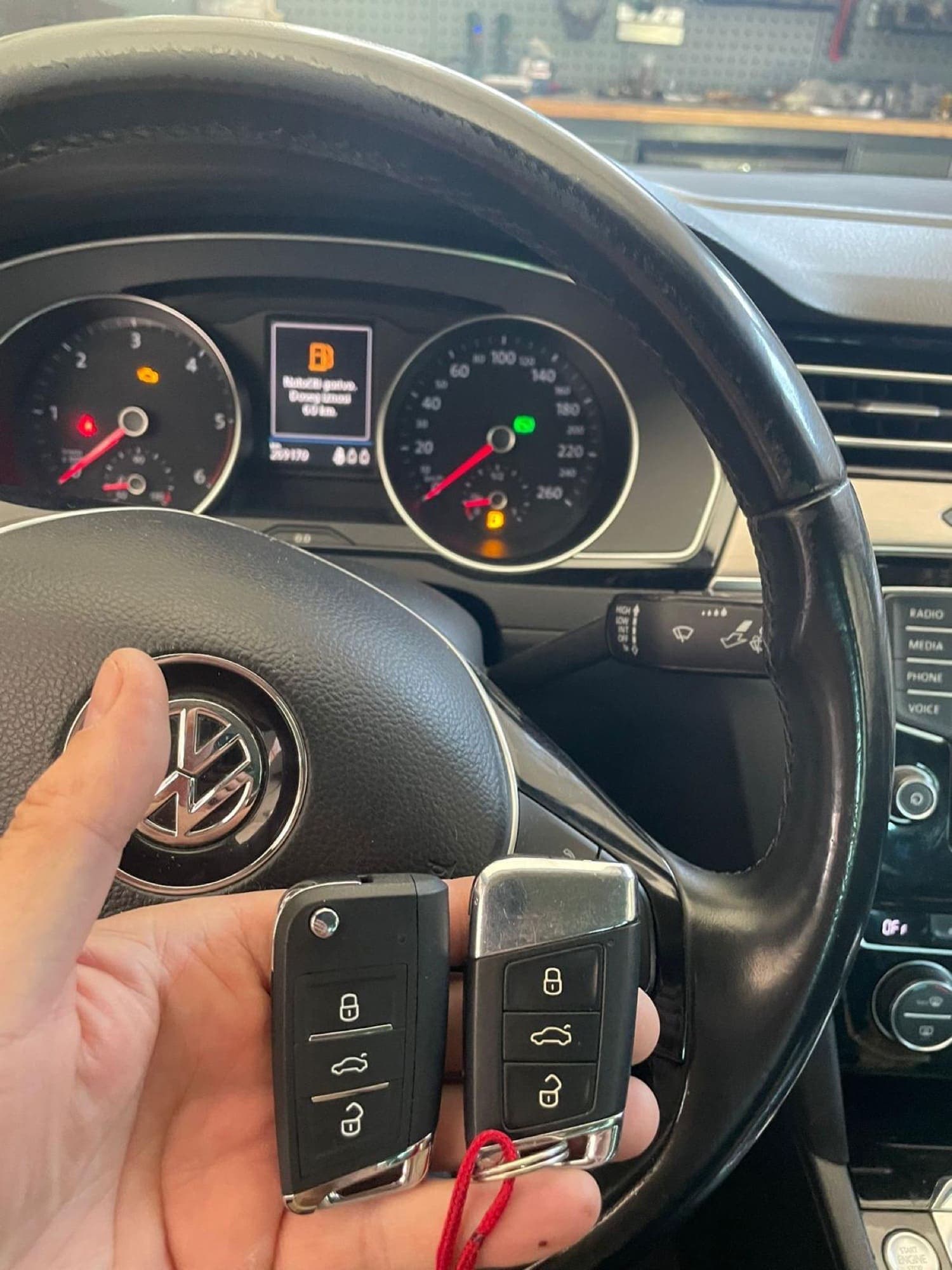 VW Passat B8 — Izrada i programiranje dva nova ključa